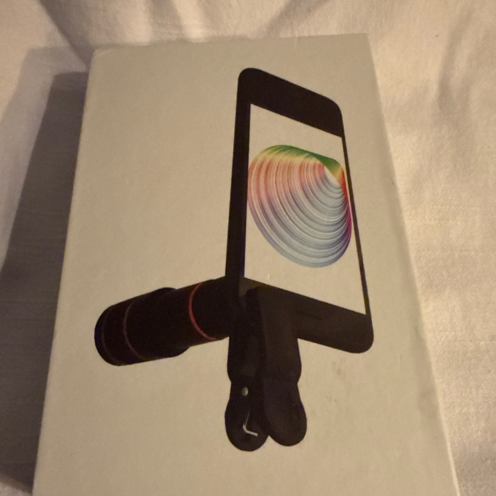 Universal Black Clip-On Smartphone Lens